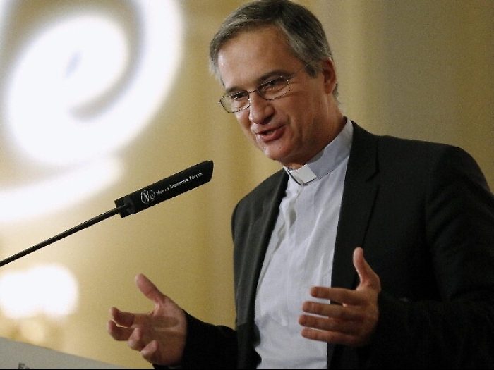 Lettera Ratzinger: Vigan&ograve; si dimette