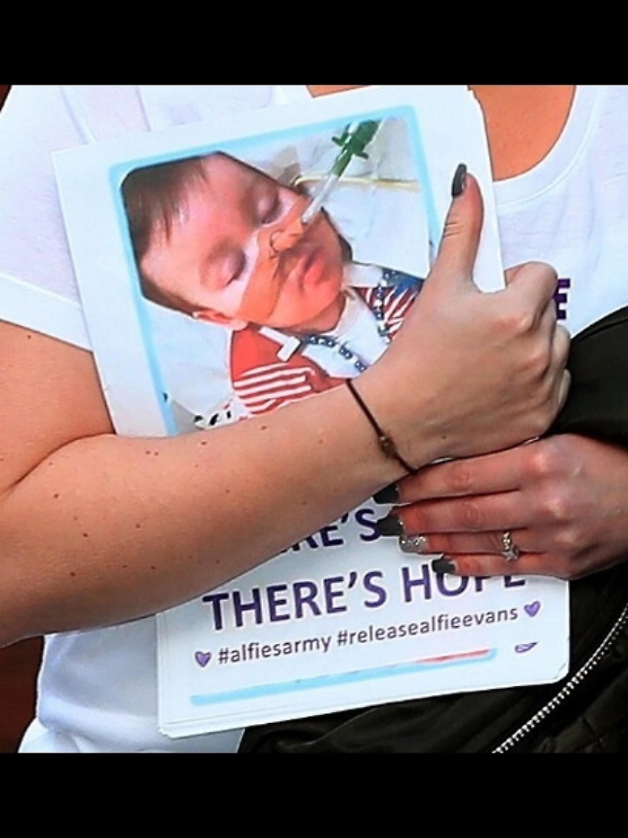 L'Italia d&agrave; la cittadinanza ad Alfie