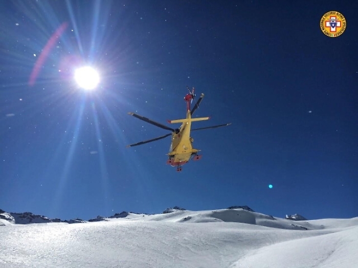 Travolto da valanga, muore scialpinista