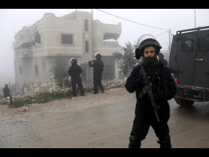 Israele bombarda obiettivi Iran in Siria