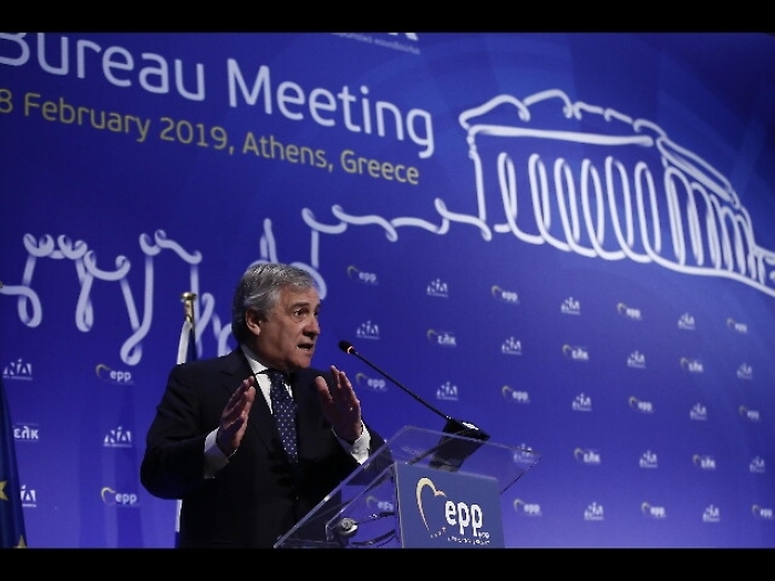 Tajani: Ue reagirebbe a dazi Usa su auto