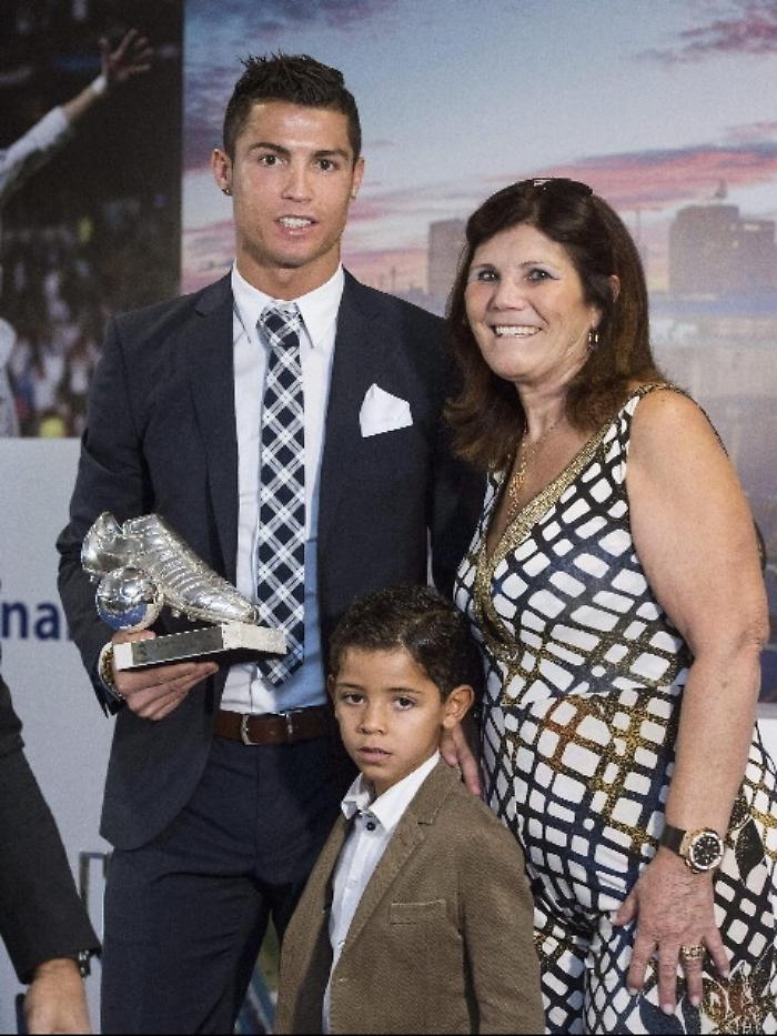 Mamma CR7 "ti auguro il meglio" a Torino