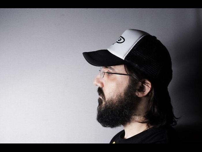 Piotta torna con Applausi al comandante