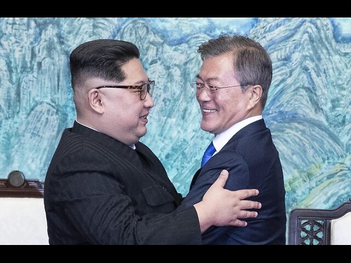 Moon visiter&agrave; Kim a Pyongyang in autunno