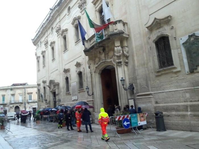 Donna denuncia tentato sequestro figlio