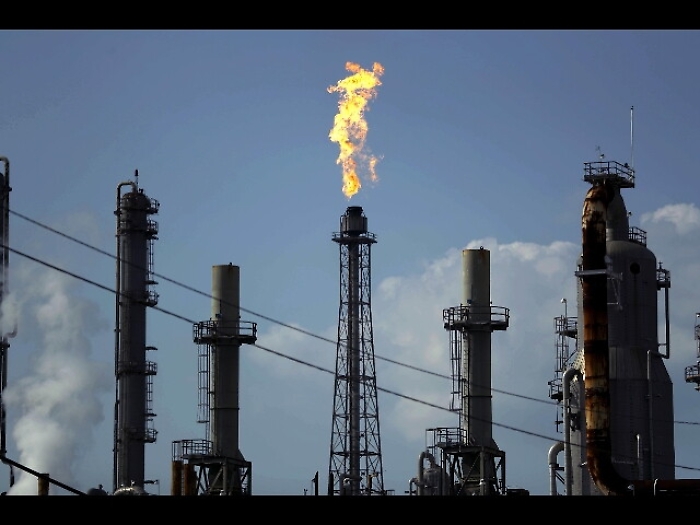 Petrolio: poco mosso a 69,97 dollari