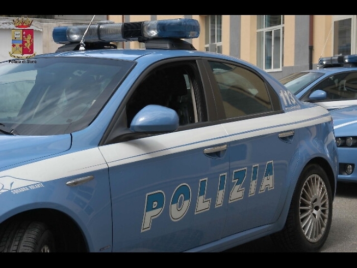 In 4 aggrediti in auto da sconosciuti