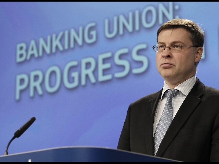 Dombrovskis, a lavoro su Unione bancaria