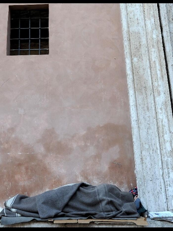 Senza fissa dimora trovato morto