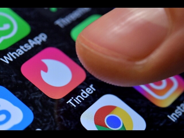 Ex dirigente fa causa a Tinder, molestie