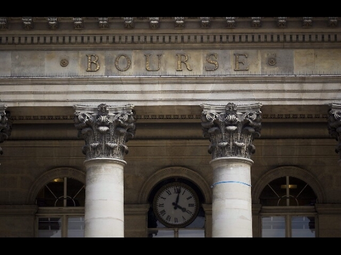 Borsa: Europa peggiora, Parigi -0,9%