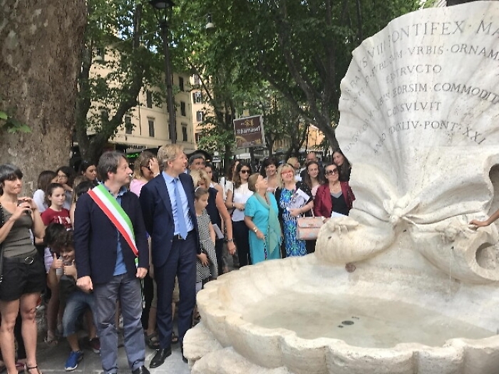 Restauro Fontana Api, grazie a olandesi