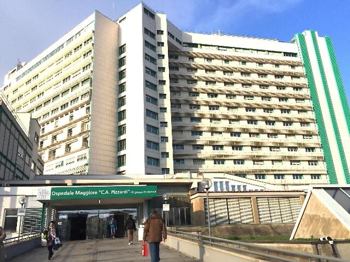 Anziana 'pestata' e rapinata a Bologna