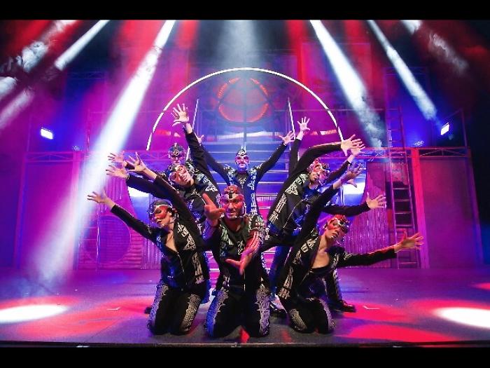 E' Queen Mania con We Will Rock you