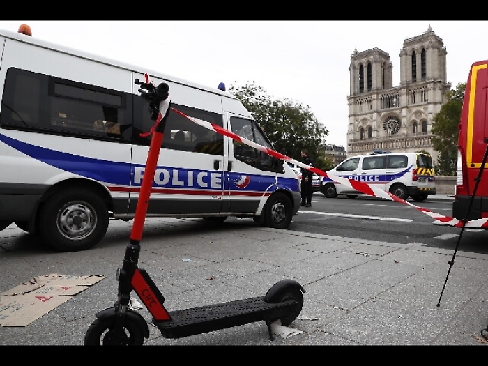 Francia: 4 i morti oltre all'assalitore