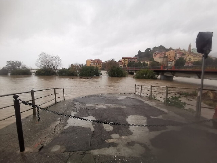 Maltempo:aperta diga,onda piena del Roya