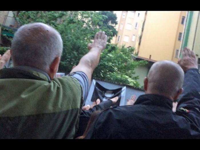 Milano, saluto romano a corteo destre