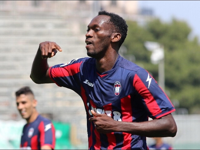 Calcio: Crotone-Sassuolo 4-1