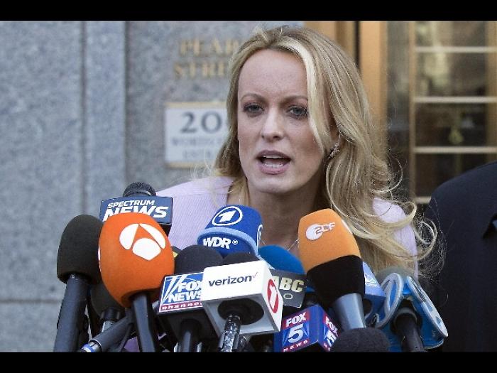 Usa: Ohio, Stormy Daniels arrestata