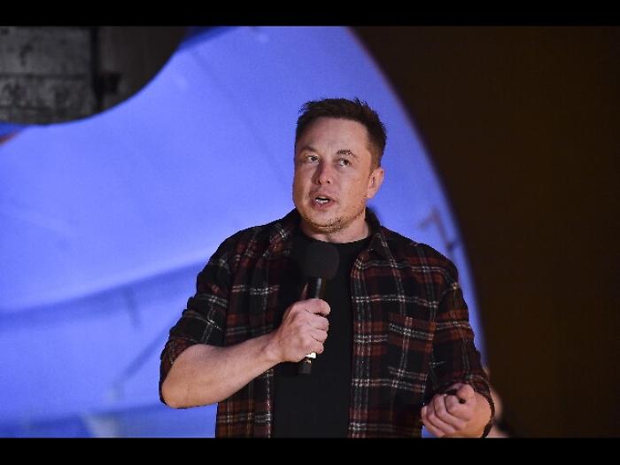Tesla, Sec accusa Musk violato accordo