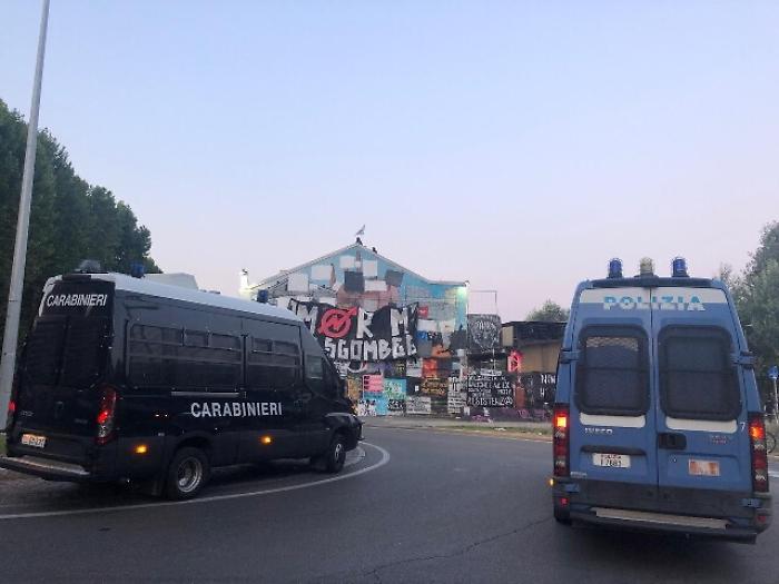 Via a sgombero centro sociale a Bologna