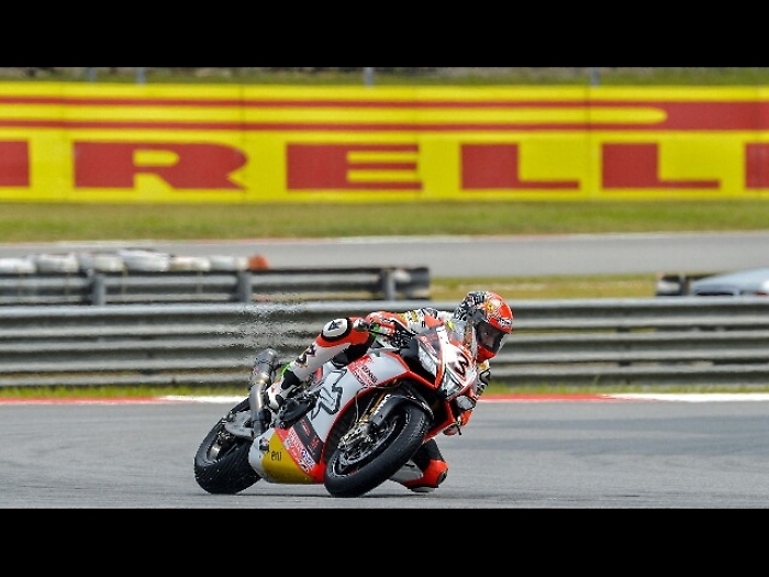 Moto: incidente in pista per Max Biaggi