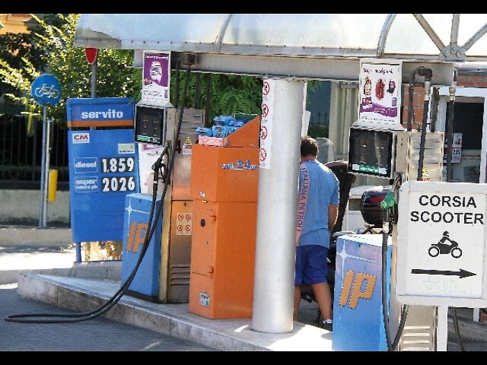 Carburanti,risparmi fino a 670 euro anno