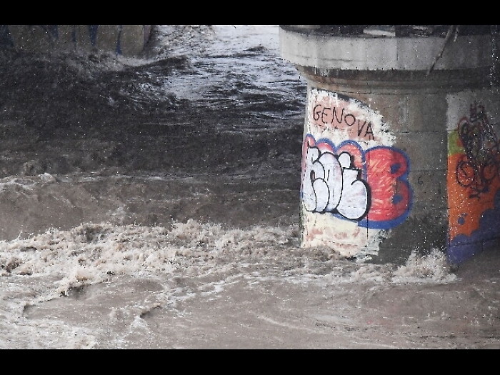 Maltempo: allarme per due rii a Genova