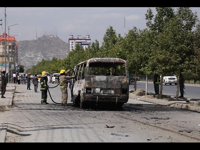 Afghanistan: bomba contro bus, 34 morti