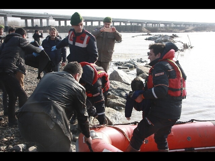 27 mila migranti fermati in Turchia