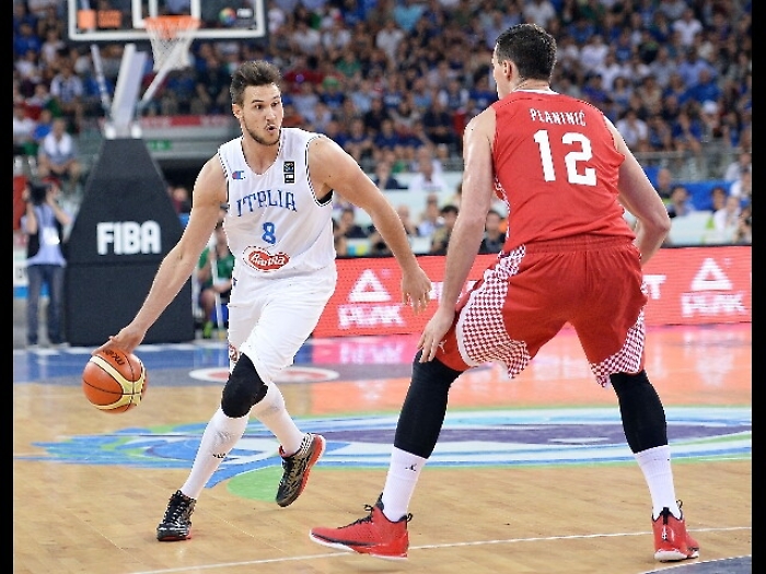 Gallinari: pugno in campo e mano ko
