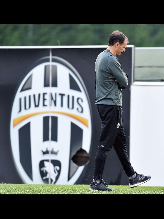 Allegri, far&ograve; qualche cambio tattico