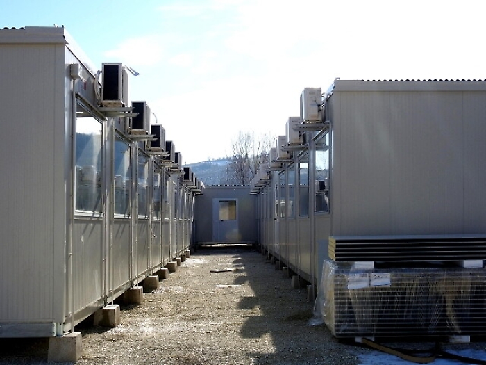 Accoltella rivale in villaggio sisma