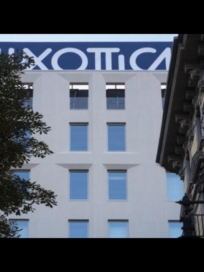 Luxottica: ricavi trimestre in calo