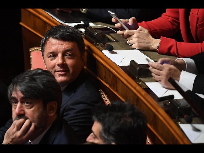 Renzi a debutto Senato, ora zitto 2 anni