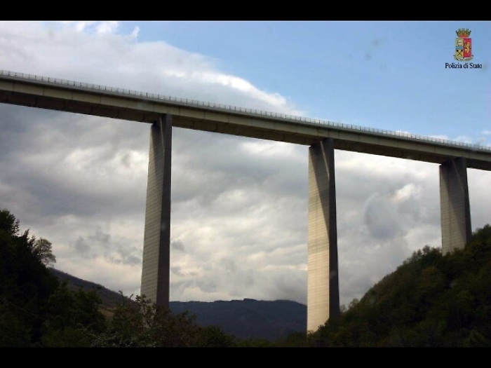 Jumper si lancia da ponte A15,denunciato