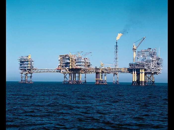 Petrolio: sale sopra 51 dollari a barile