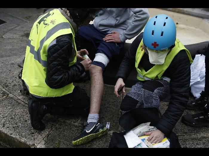 'Basta flash-ball contro gilet gialli'