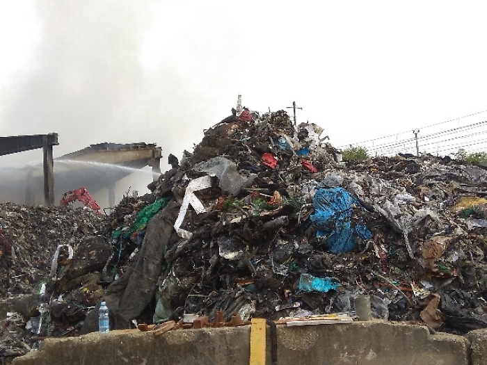 Rogo di rifiuti a Milano, 15 arresti