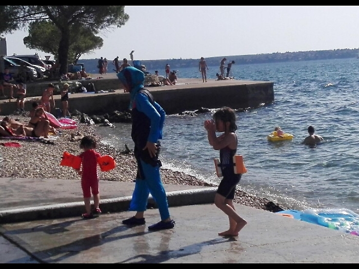 Ministra tedesca, ok burkini in piscina