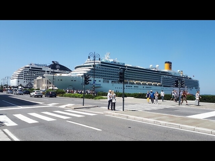 Crociere: due navi dirottate su Trieste