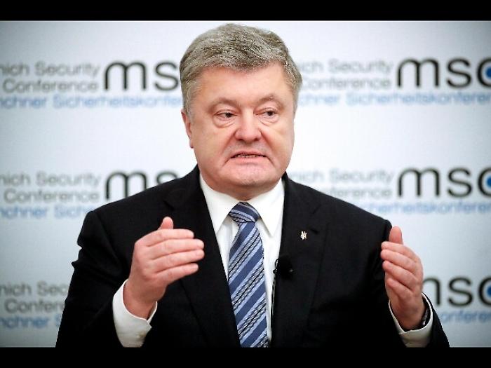 Poroshenko, Mosca ammassa truppe