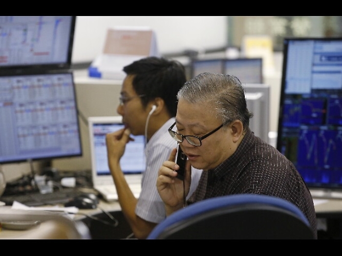 Borsa:Asia contrastata, si guarda a dazi