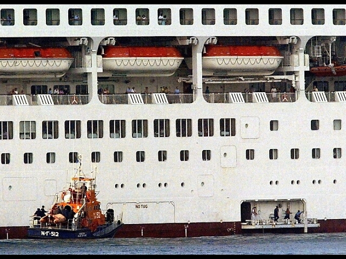 Caduta da nave, salvata dopo 10 ore