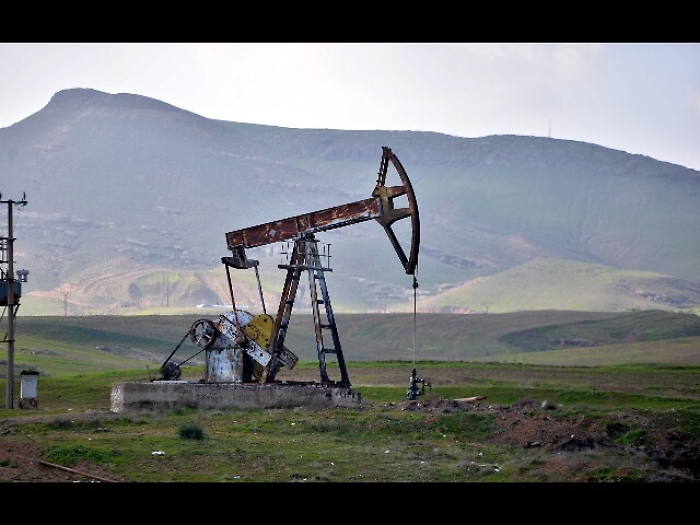 Petrolio:in lieve rialzo a 55,89 dollari