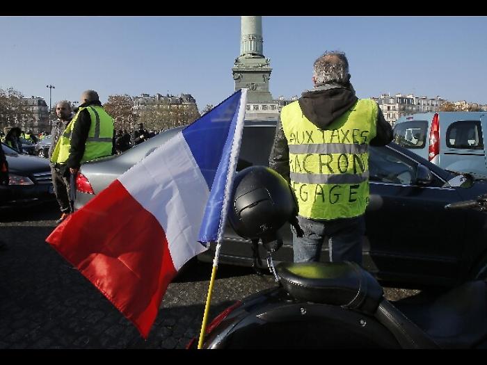 Gilet gialli arrivano a Disneyland