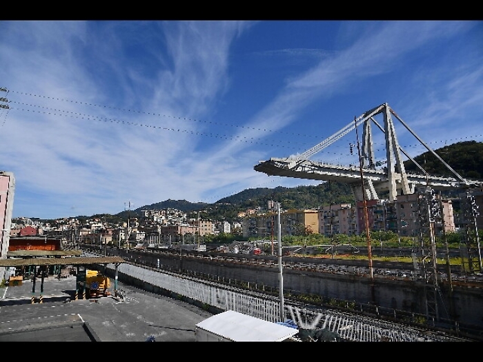 Crollo ponte: azzurro depongono corona