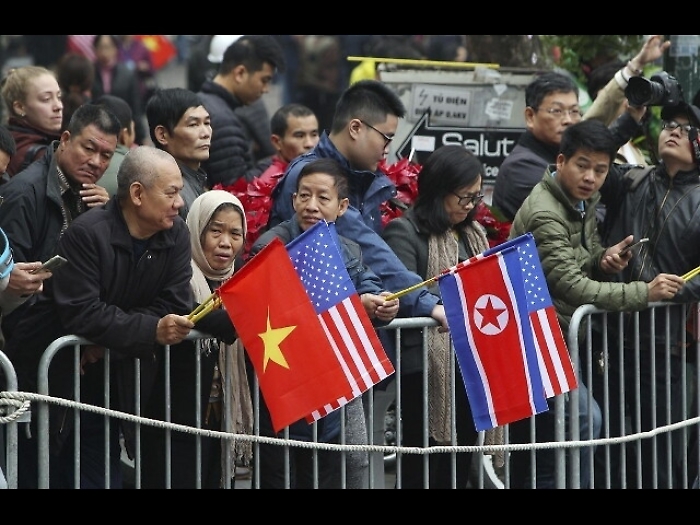Trump: 'Grazie Hanoi, folla e amore'