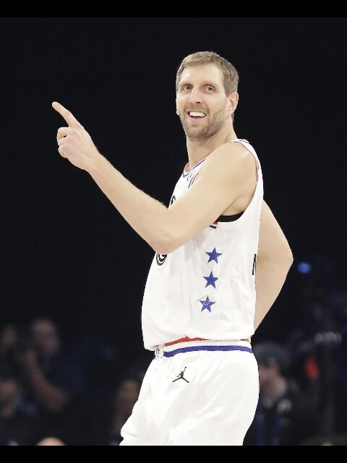Nba, l'omaggio dei Clippers a Nowitzki
