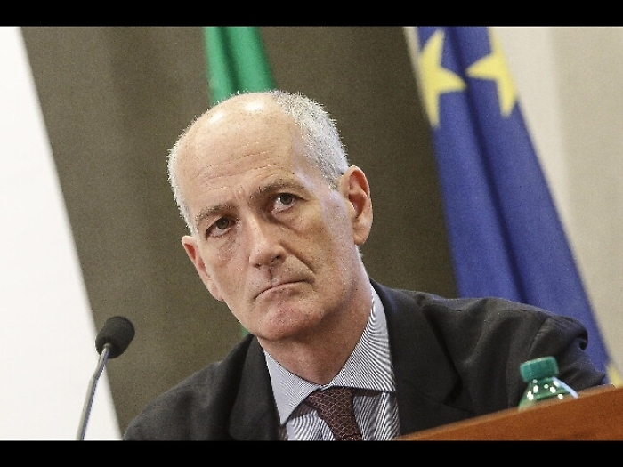 Il capo della Polizia: &laquo;Meglio una borsa di studio in pi&ugrave; che qualche scorta&raquo;